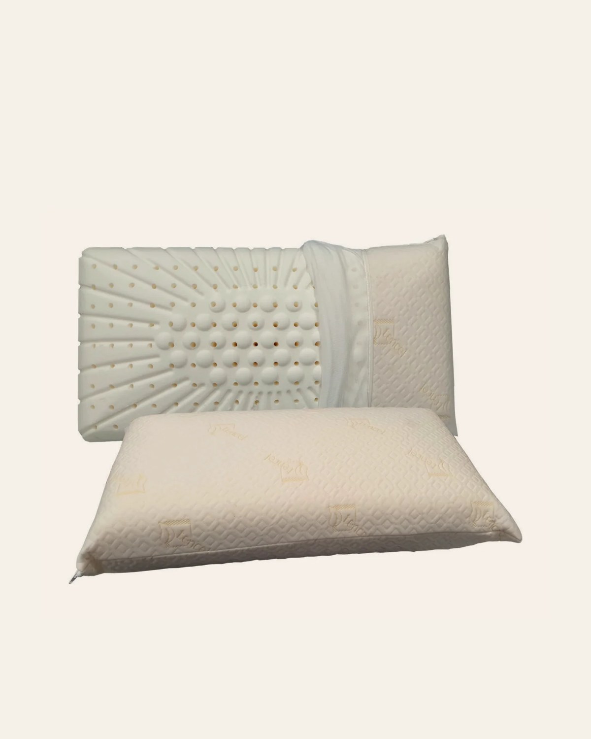 Dos almohadas de espuma perforada.